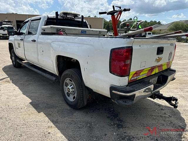 Image of Chevrolet 2500HD equipment image 4