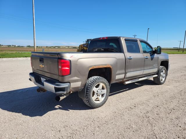 Image of Chevrolet 2500HD equipment image 2