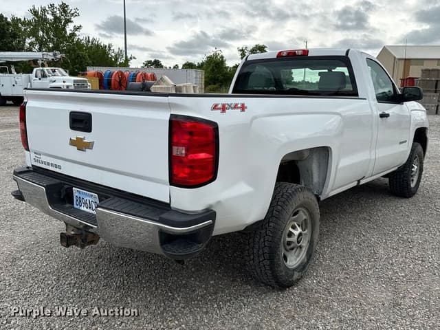 Image of Chevrolet 2500 equipment image 4