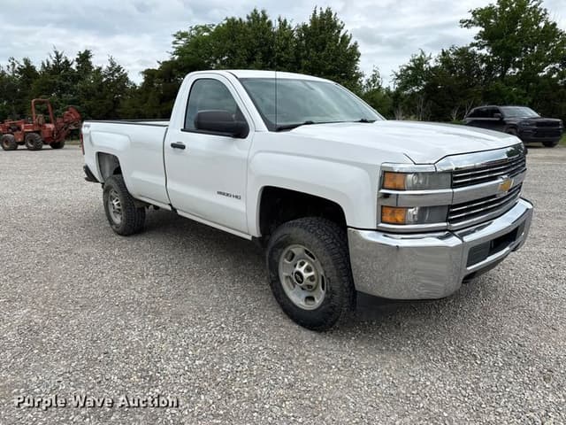 Image of Chevrolet 2500 equipment image 2