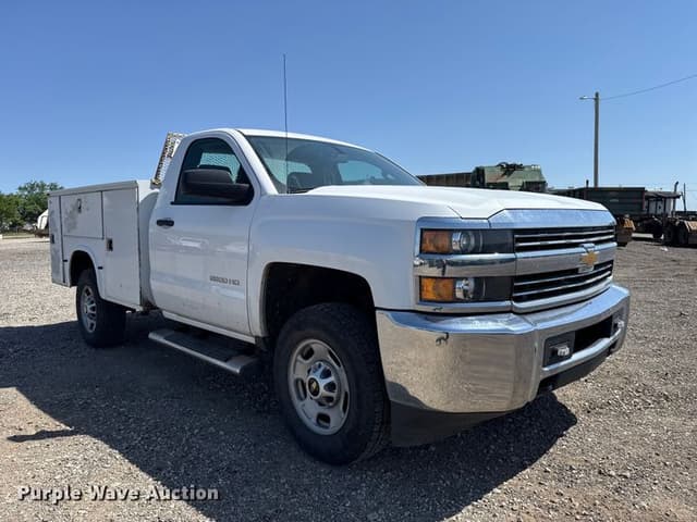 Image of Chevrolet 2500 equipment image 2