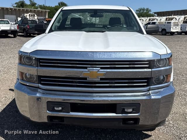 Image of Chevrolet 2500 equipment image 1