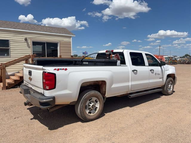 Image of Chevrolet 2500 equipment image 3