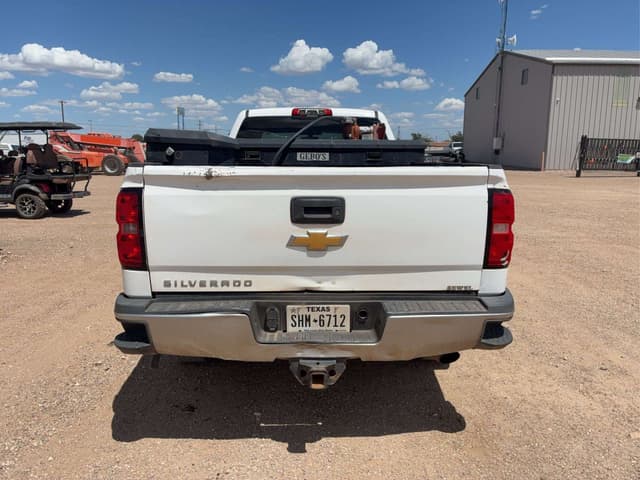 Image of Chevrolet 2500 equipment image 4