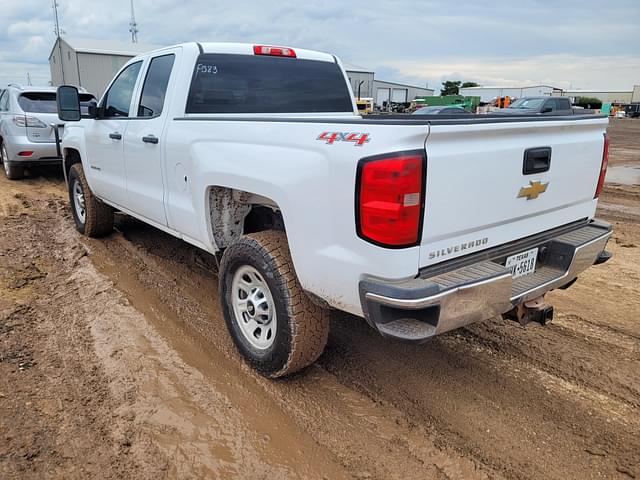 Image of Chevrolet 2500 equipment image 3