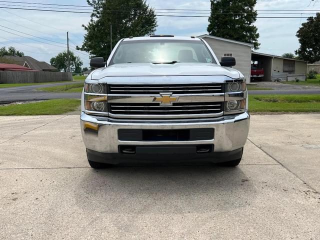 Image of Chevrolet 2500HD equipment image 2