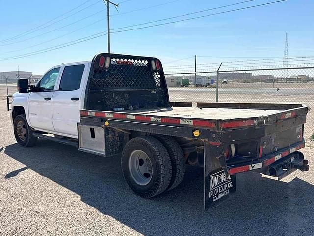 Image of Chevrolet 2500HD equipment image 3