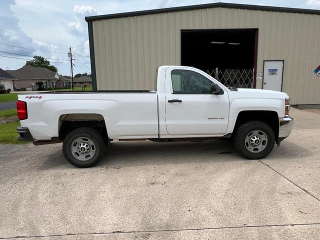 Image of Chevrolet 2500HD equipment image 4
