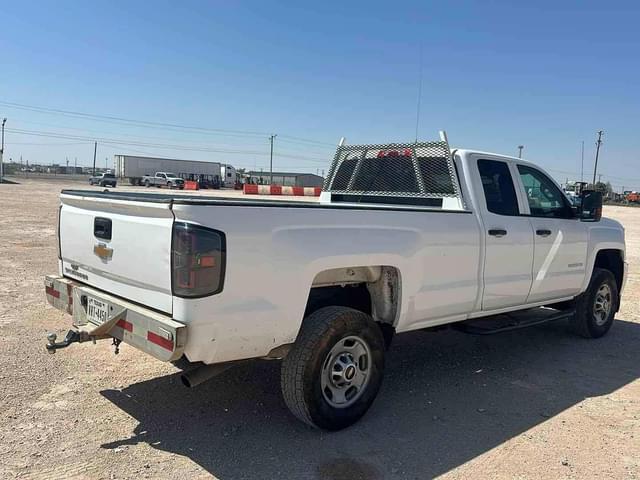 Image of Chevrolet 2500HD equipment image 3