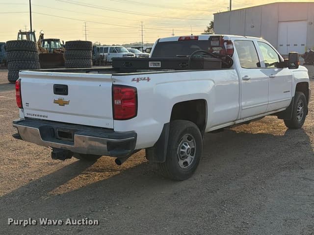 Image of Chevrolet 2500HD equipment image 4