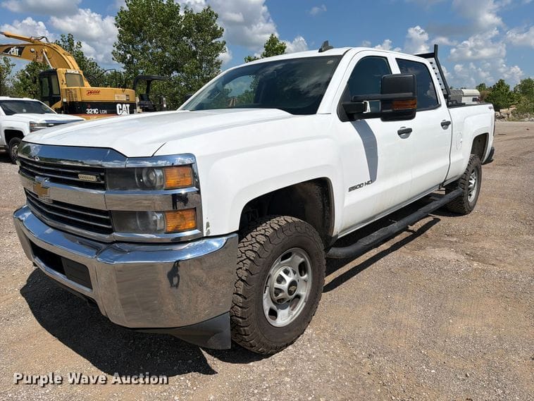 2015 Chevrolet 2500HD Equipment Image0