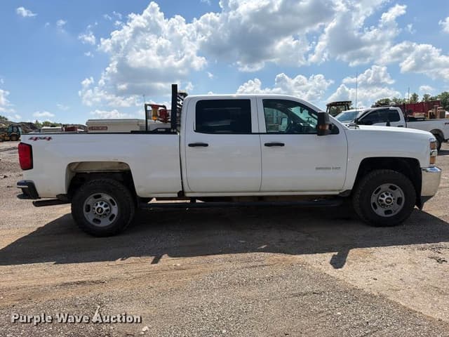 Image of Chevrolet 2500HD equipment image 3
