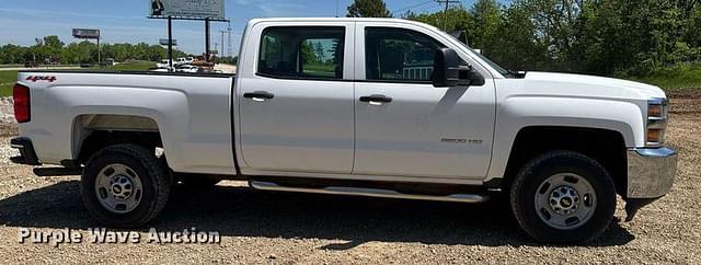 Image of Chevrolet 2500HD equipment image 3