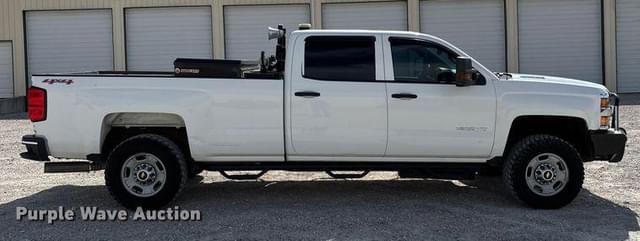 Image of Chevrolet 2500HD equipment image 3