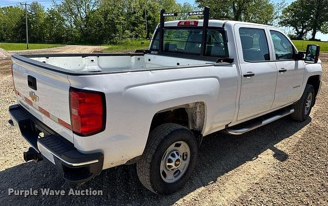 Image of Chevrolet 2500HD equipment image 4