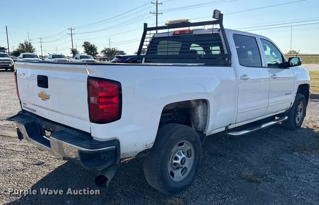 Image of Chevrolet 2500HD equipment image 4