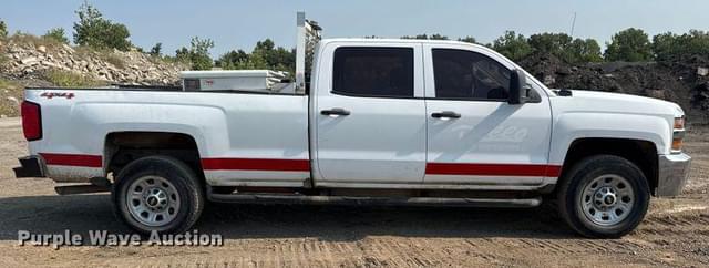 Image of Chevrolet 2500HD equipment image 3