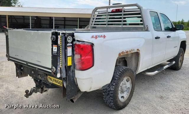 Image of Chevrolet 2500HD equipment image 4