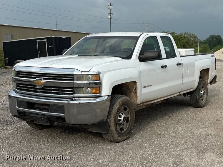 2015 Chevrolet Silverado Equipment Image0
