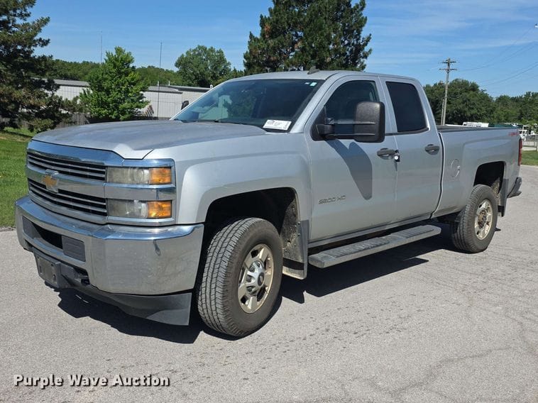 2015 Chevrolet 2500HD Equipment Image0