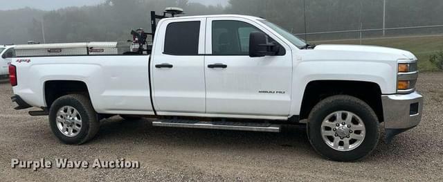 Image of Chevrolet 2500HD equipment image 3