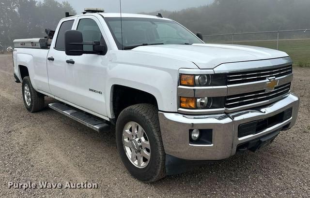 Image of Chevrolet 2500HD equipment image 2