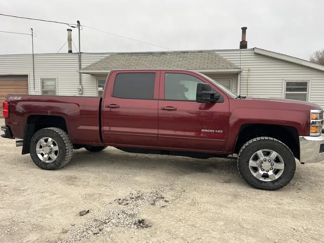 Image of Chevrolet 2500HD equipment image 3