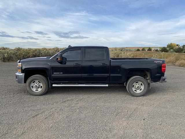 Image of Chevrolet 2500HD equipment image 2