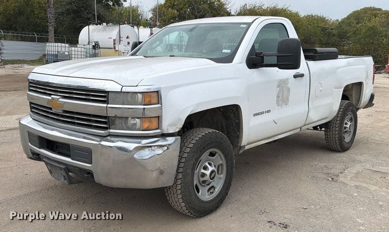 2015 Chevrolet 2500HD Equipment Image0