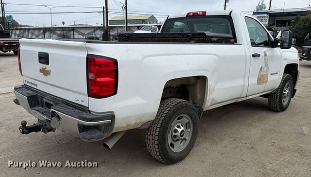 Image of Chevrolet 2500HD equipment image 4