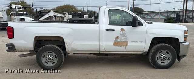 Image of Chevrolet 2500HD equipment image 3