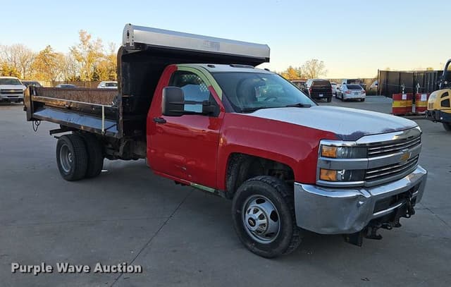 Image of Chevrolet 3500 equipment image 2