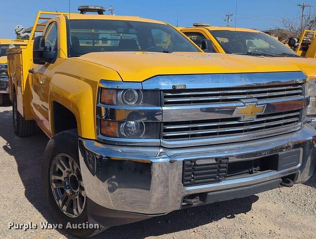 Image of Chevrolet 3500HD equipment image 2