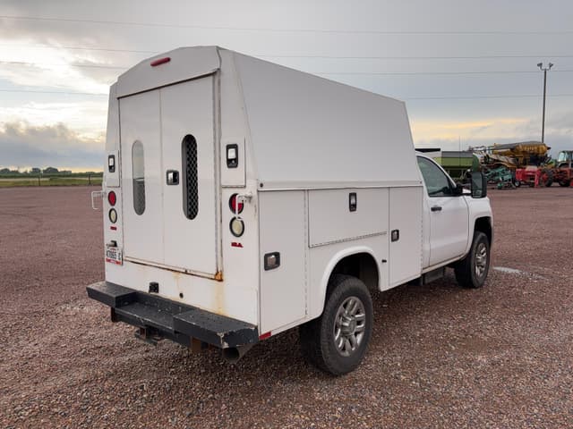 Image of Chevrolet 3500 equipment image 4