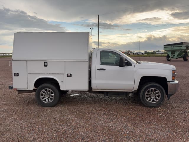 Image of Chevrolet 3500 equipment image 3