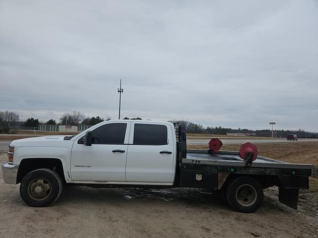 Image of Chevrolet 3500 equipment image 3