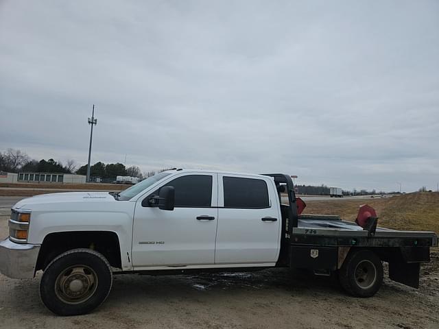 Image of Chevrolet 3500 equipment image 2