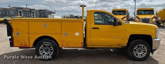 Image of Chevrolet 3500 equipment image 3