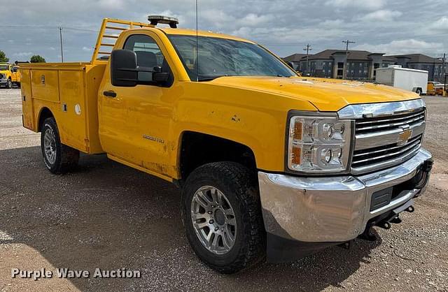 Image of Chevrolet 3500 equipment image 2
