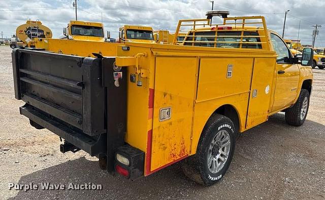 Image of Chevrolet 3500 equipment image 4