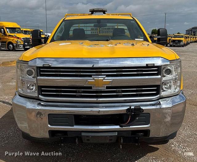 Image of Chevrolet 3500 equipment image 1