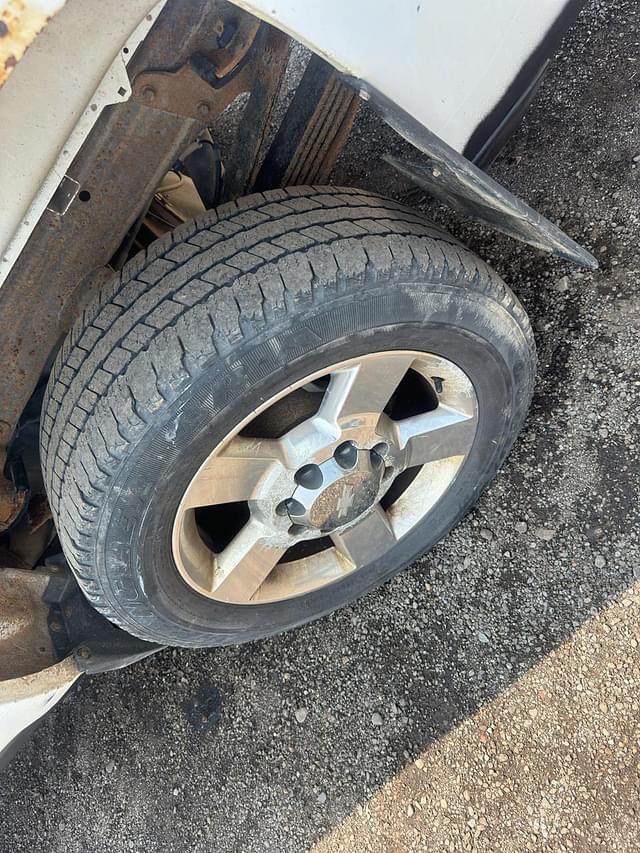 Image of Chevrolet 3500HD equipment image 4