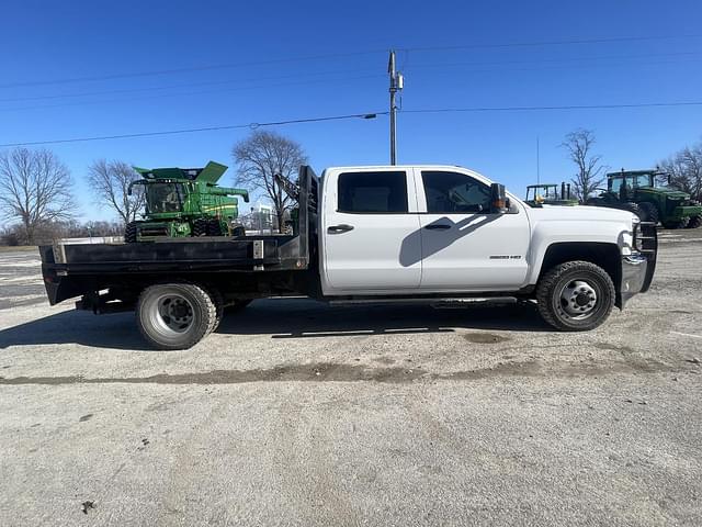 Image of Chevrolet 3500HD equipment image 4