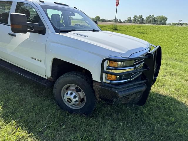 Image of Chevrolet 3500HD equipment image 3