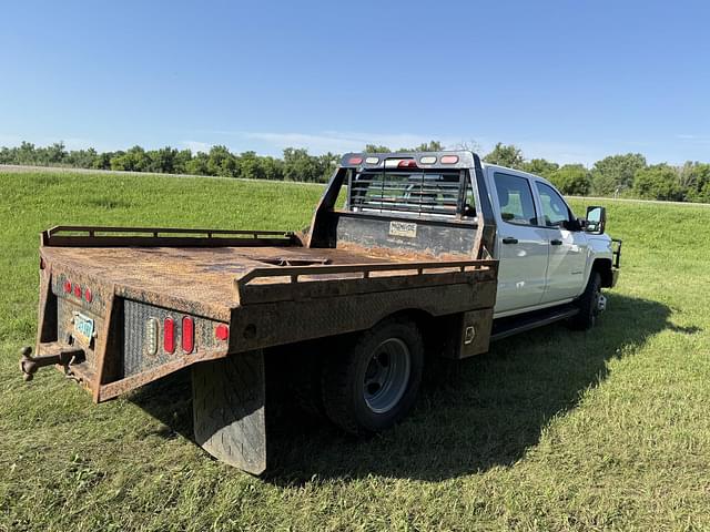 Image of Chevrolet 3500HD equipment image 2