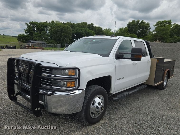 2015 Chevrolet Silverado Equipment Image0