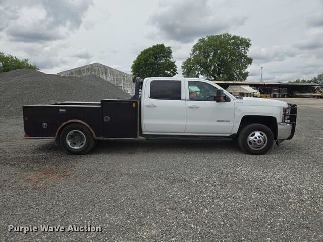 Image of Chevrolet Silverado equipment image 3