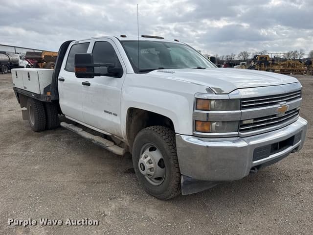 Image of Chevrolet Silverado equipment image 2