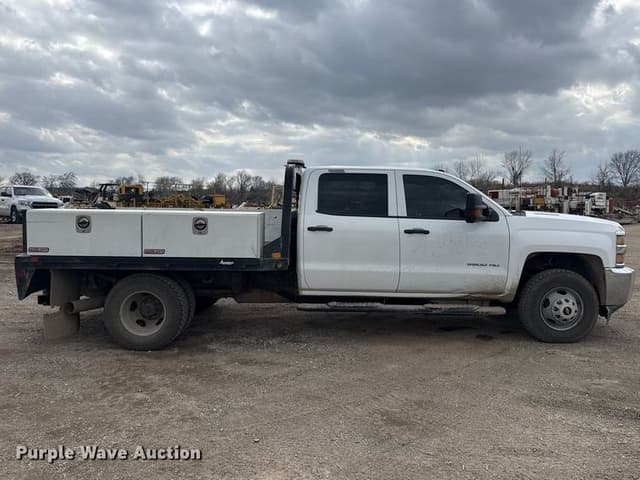 Image of Chevrolet Silverado equipment image 3