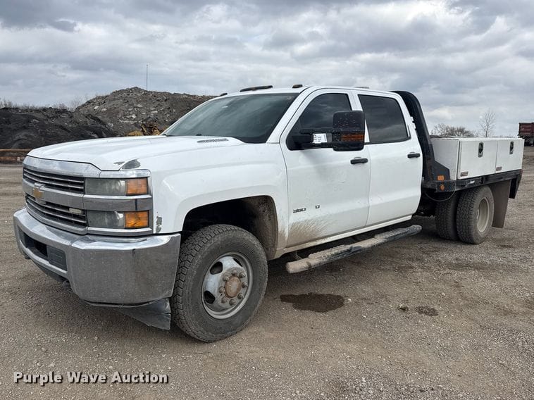 2015 Chevrolet Silverado Equipment Image0